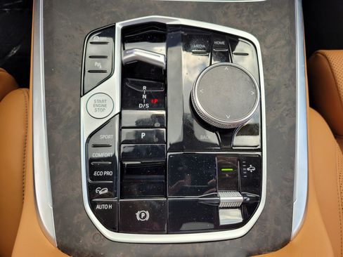 New 2025 BMW X7 xDrive40i w/ M Sport Package image 25