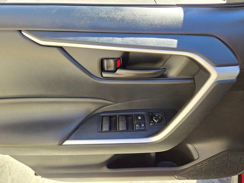 Used 2023 Toyota RAV4 LE AWD/4WD image 23