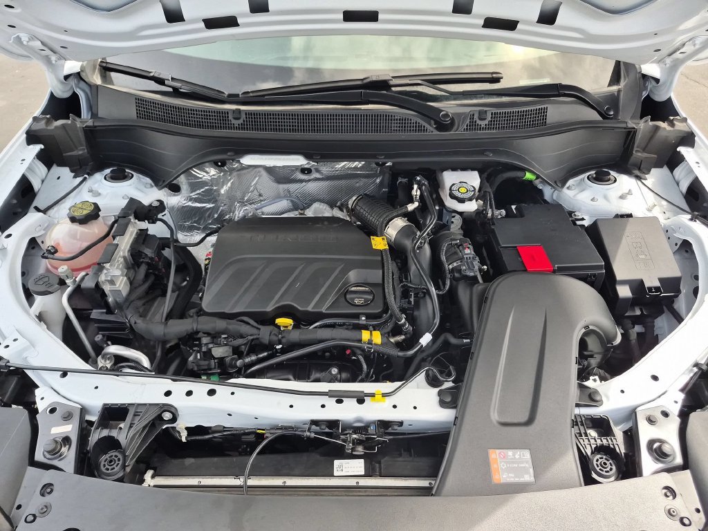 Used 2025 Chevrolet Trax LS FWD image 35