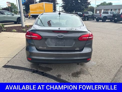 Used 2018 Ford Focus SE w/ SE Appearance Package FWD image 5