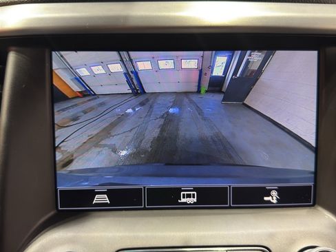 Used 2023 GMC Acadia SLE w/ Infotainment Package image 30