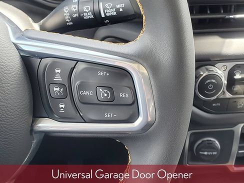 Used 2025 Jeep Wrangler Unlimited Sahara w/ Technology Group AWD/4WD image 21