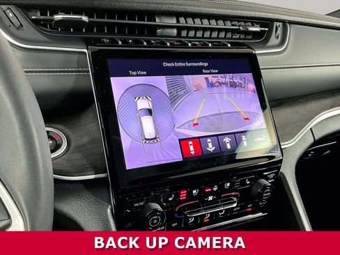 Used 2025 Jeep Grand Cherokee Limited w/ Luxury Tech Group II AWD/4WD image 13
