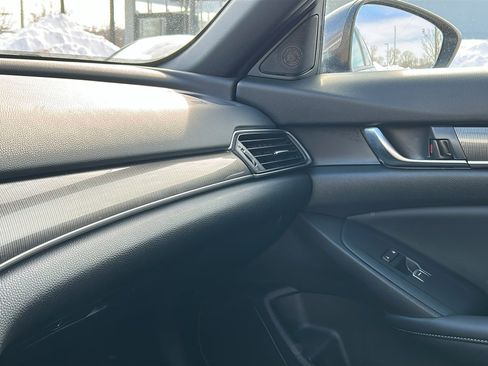 Used 2018 Honda Accord Sport image 19
