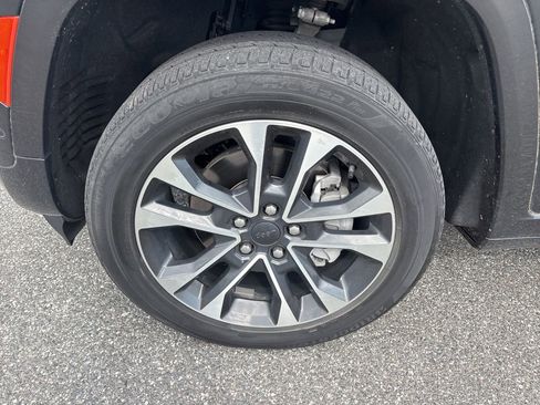 Used 2023 Jeep Grand Cherokee L Overland image 11