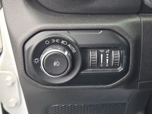 Used 2019 Jeep Wrangler Unlimited Sahara w/ Quick Order Package 24M Moab AWD/4WD image 28