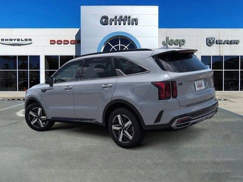 Used 2022 Kia Sorento EX w/ Panoramic Sunroof Package FWD image 9