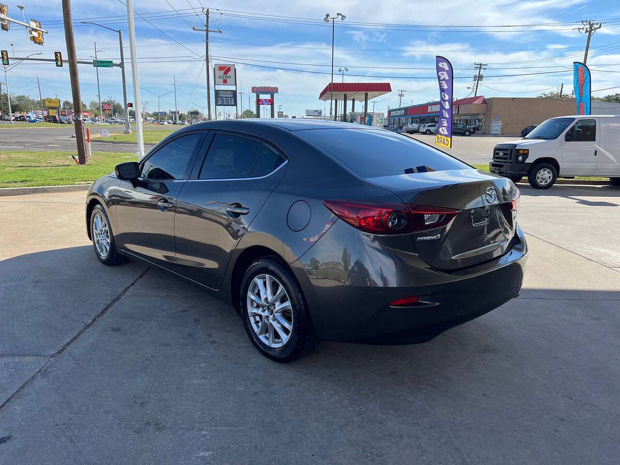 Used 2016 MAZDA MAZDA3 i Sport w/ Preferred Equipment Package FWD image 5