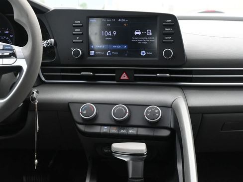 Used 2021 Hyundai Elantra SE FWD image 13