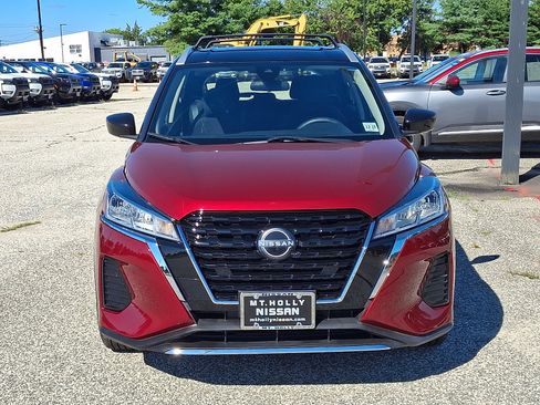 Used 2023 Nissan Kicks SV w/ Exterior Package FWD image 2