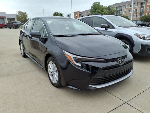 Used 2026 Toyota Corolla XLE FWD image 5