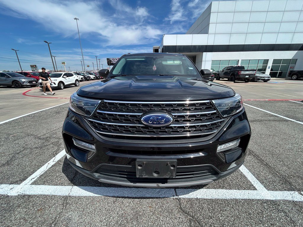 Used 2022 Ford Explorer XLT w/ Equipment Group 202A AWD/4WD image 5