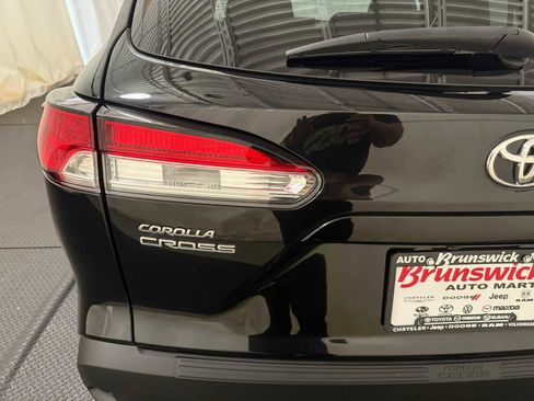 Certified 2022 Toyota Corolla Cross LE image 17