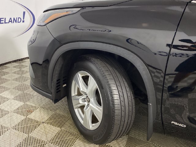 Used 2024 Toyota Highlander LE AWD/4WD image 26