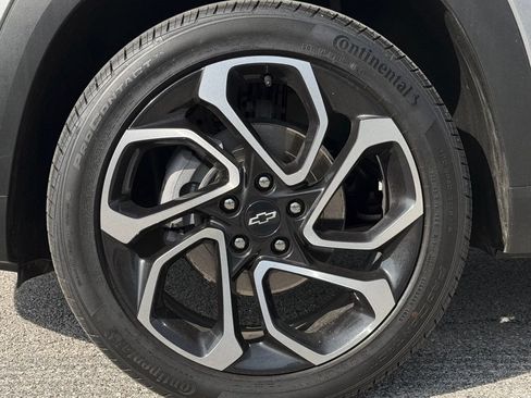 Used 2025 Chevrolet Trax RS w/ Sunroof Package FWD image 41