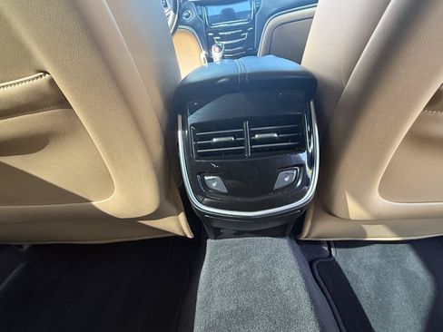 Used 2013 Cadillac XTS Luxury FWD image 21