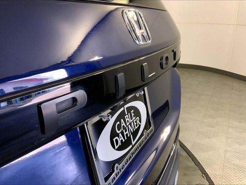 Used 2025 Honda Pilot EX-L image 8