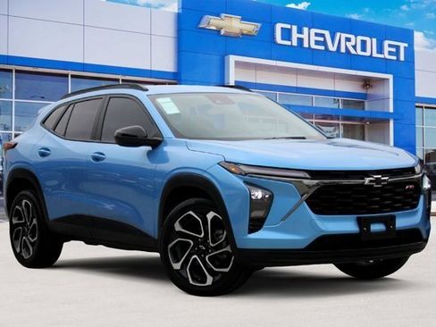 Certified 2025 Chevrolet Trax RS w/ Driver Confidence Package image 1