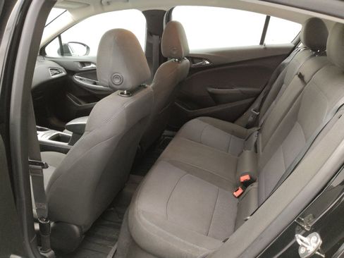 Used 2018 Chevrolet Cruze LT w/ Convenience Package image 18