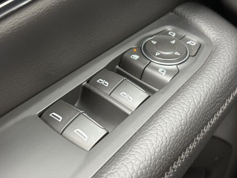Used 2025 GMC Yukon XL Denali AWD/4WD image 30