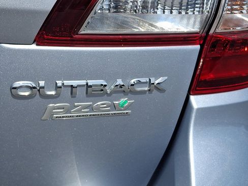 Used 2017 Subaru Outback 2.5i Premium AWD/4WD image 31