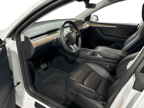 Certified 2023 Tesla Model Y Long Range AWD/4WD image 9