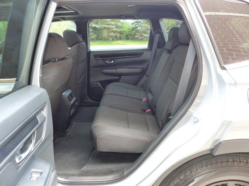 Used 2025 Honda CR-V Sport image 29