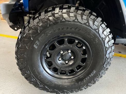 Used 2022 Jeep Wrangler Unlimited Rubicon w/ LED Lighting Group AWD/4WD image 5