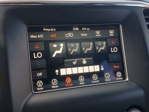 Used 2019 Jeep Grand Cherokee Laredo image 24