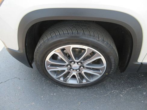 Used 2019 GMC Acadia SLT AWD/4WD image 14