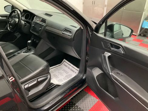 Used 2018 Volkswagen Tiguan SEL AWD/4WD image 7