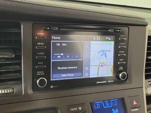 Used 2020 Toyota Sienna XLE Premium FWD image 29