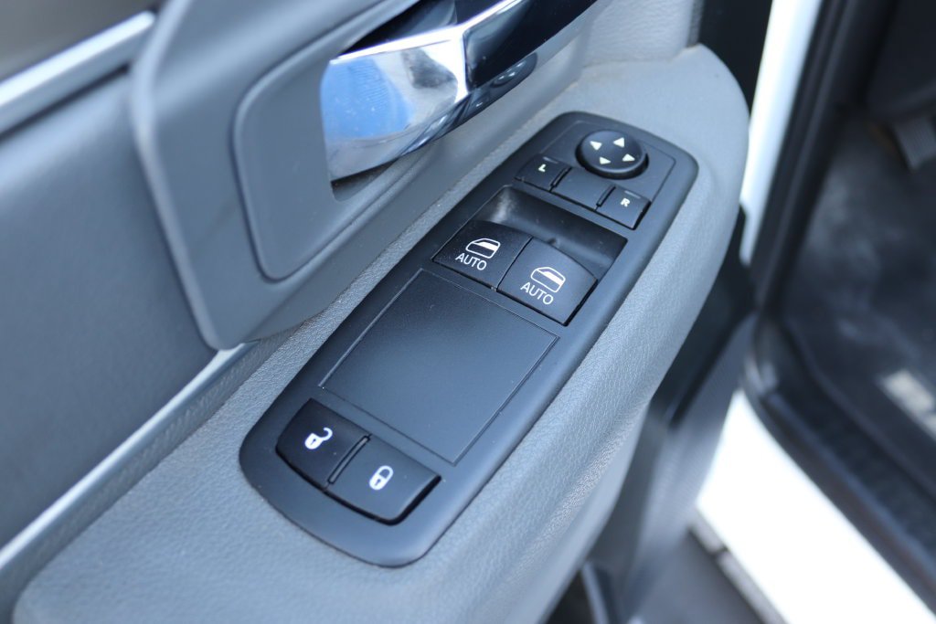 Used 2020 RAM 1500 Classic SLT AWD/4WD image 9
