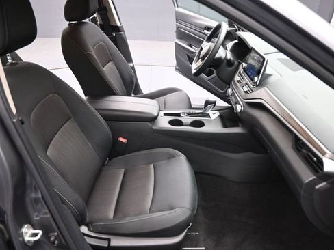 Used 2025 Nissan Altima 2.5 SV image 27