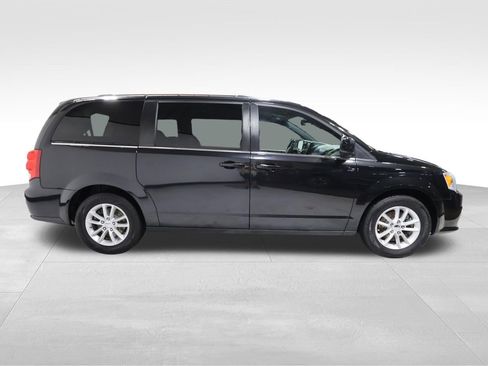 Used 2019 Dodge Grand Caravan SXT FWD image 4