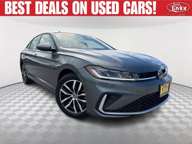 Used 2025 Volkswagen Jetta SE FWD image 1