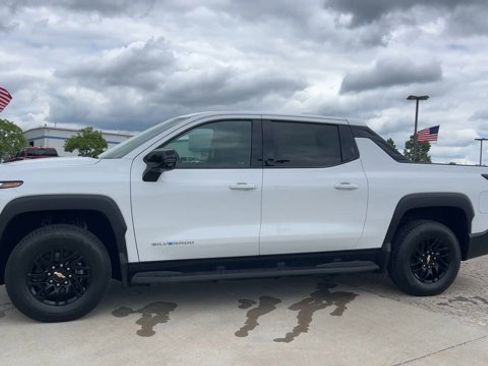 New 2025 Chevrolet Silverado EV LT image 5