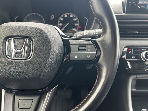 Used 2025 Honda Pilot TrailSport image 9