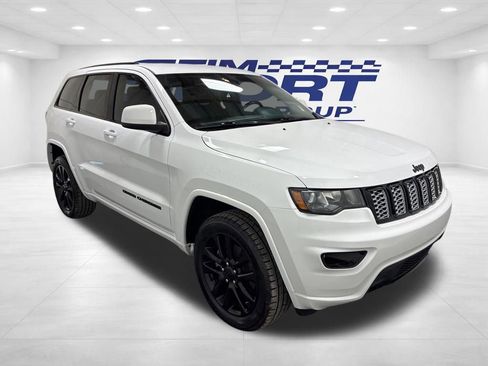 Used 2021 Jeep Grand Cherokee Laredo X image 3