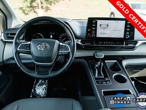 Certified 2021 Toyota Sienna XLE image 13