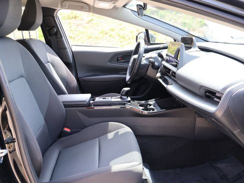 Used 2025 Toyota Prius LE FWD image 8