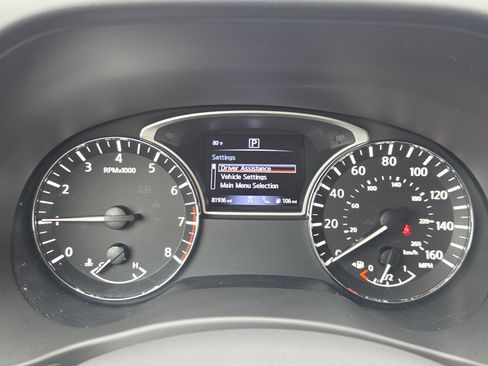 Used 2018 Nissan Pathfinder SL w/ Midnight Edition Package FWD image 19