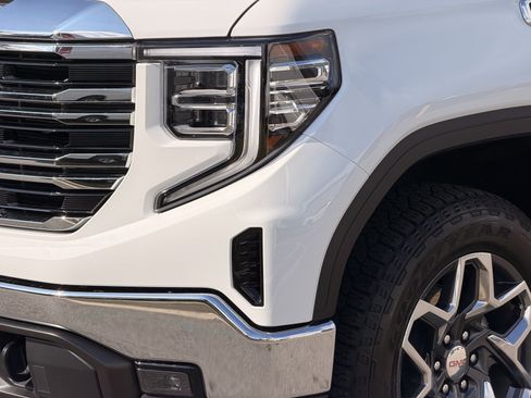 Used 2025 GMC Sierra 1500 SLT w/ SLT Premium Package AWD/4WD image 8