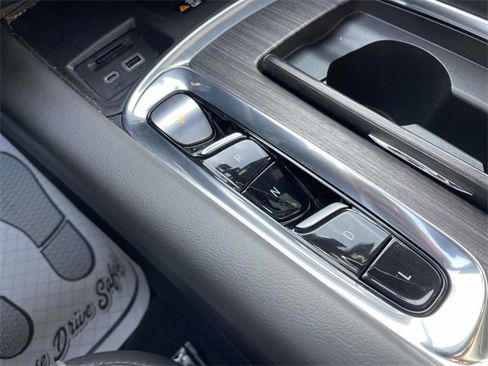 Used 2023 Buick Enclave Avenir image 23