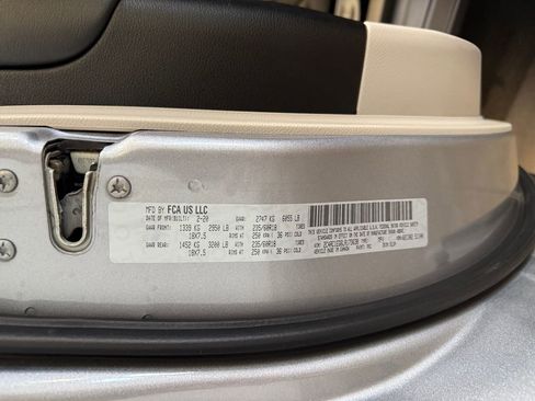 Used 2020 Chrysler Pacifica Touring-L Plus w/ Tire & Wheel Group FWD image 31