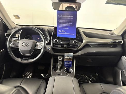 Used 2021 Toyota Highlander XLE AWD/4WD image 28
