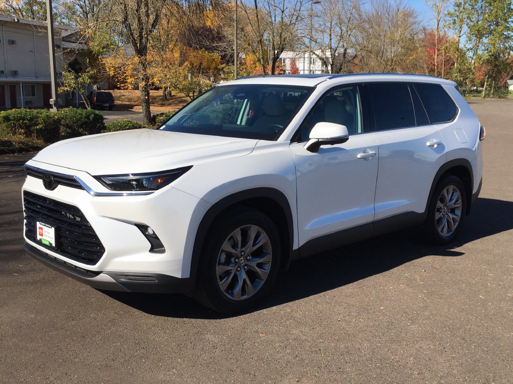 Used 2026 Toyota Grand Highlander AWD image 12