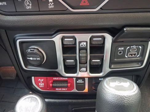 Used 2025 Jeep Wrangler Unlimited Sport AWD/4WD image 15