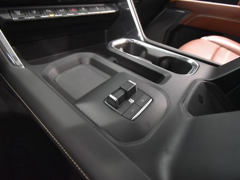 Used 2024 GMC Sierra 2500 Denali Ultimate AWD/4WD image 20