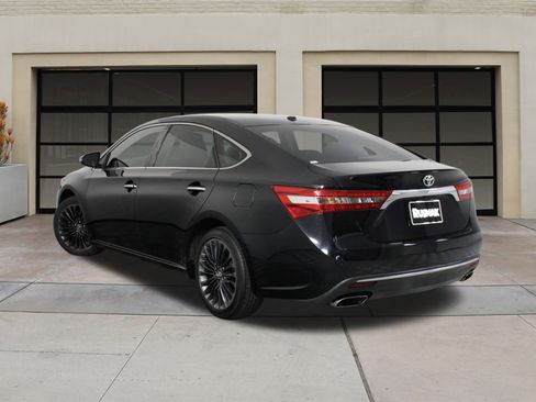 Used 2017 Toyota Avalon Touring image 2